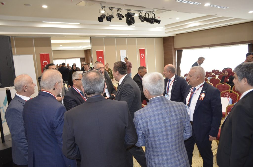 Sağlık MİL-Sen 2. Olağan Genel Kurulumuza MİL-Sen Konfederasyonumuzun kurucusu Sn. Mücahit Çelik’in katılımı coşkuyla karşılandı.